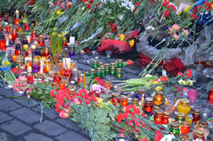 цветы героям майдана украины